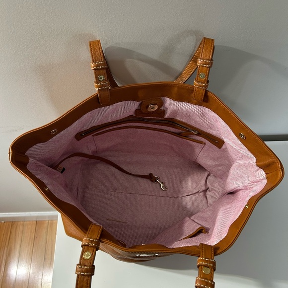 Elegant Tan Leather Tote Bag